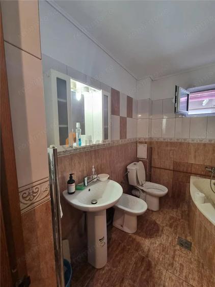 Casă cu Teren 800 Mp în Filiași