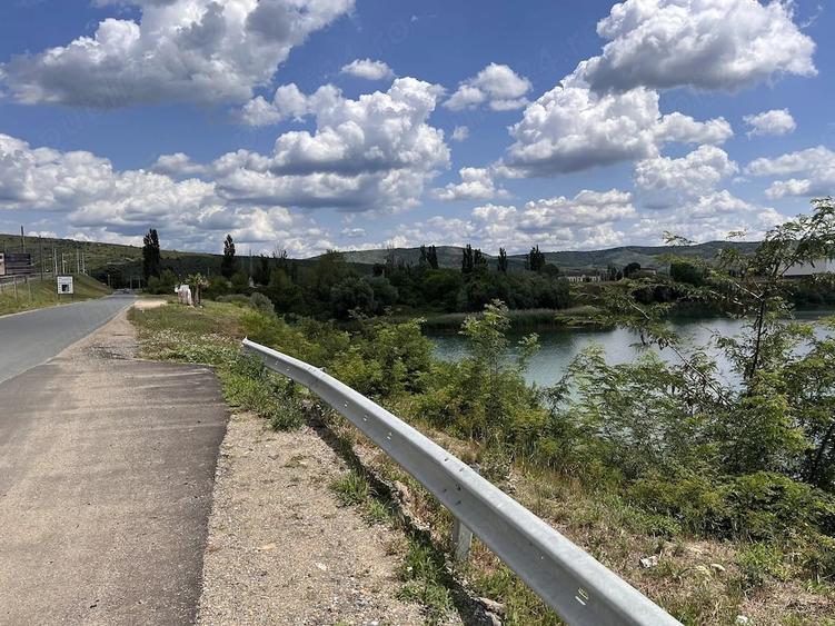 Teren de 23700 mp, în Ghioroc