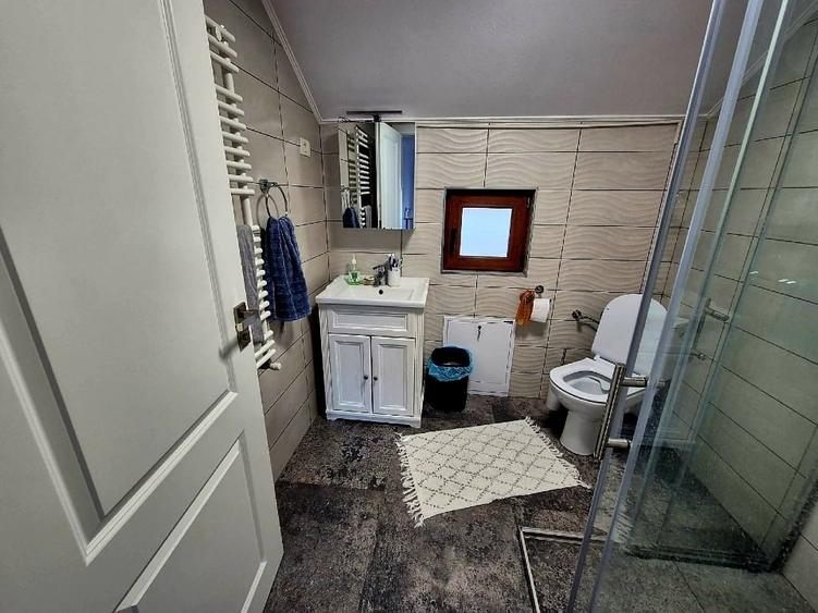 Casă individuală cu 4 camere cu Canalizare în Giarmata