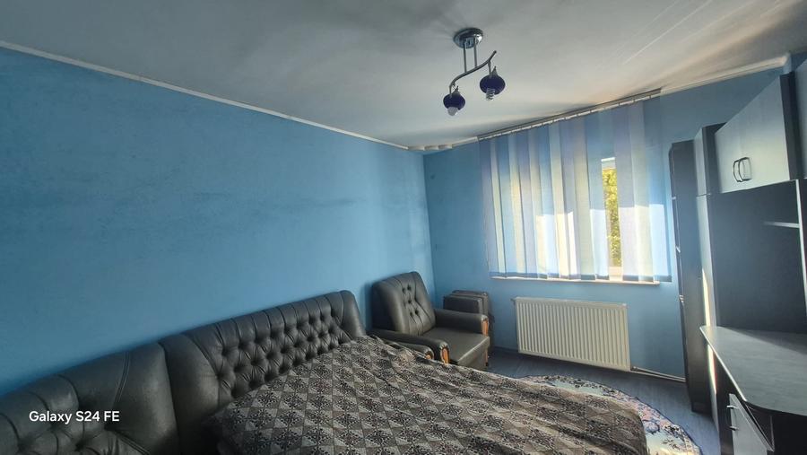 Apartament cu 3 camere decomandat în 1 Mai
