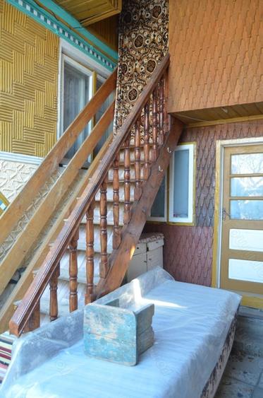 Casă cu 5 camere cu Teren 430 Mp în Comarnic
