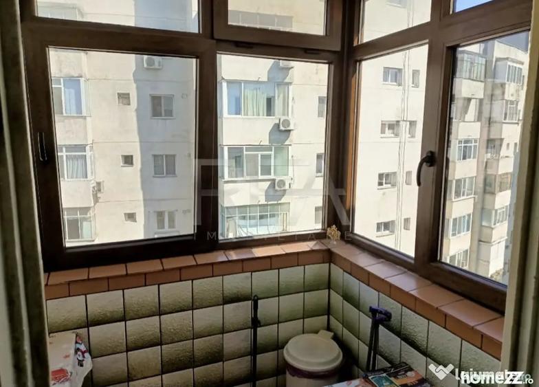 Apartament cu 4 camere semidecomandat în Crângași