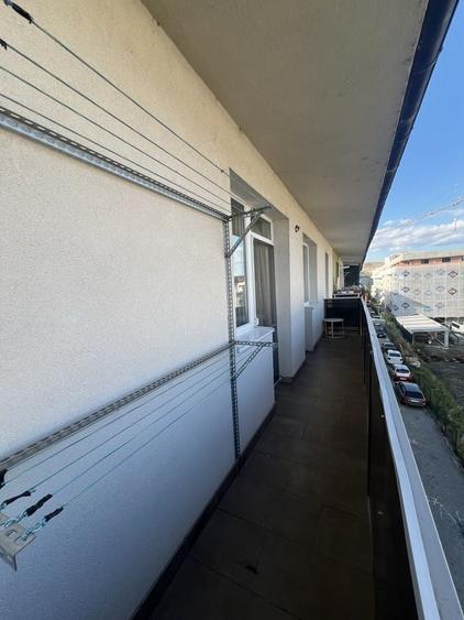 Apartament cu 3 camere decomandat în Florești