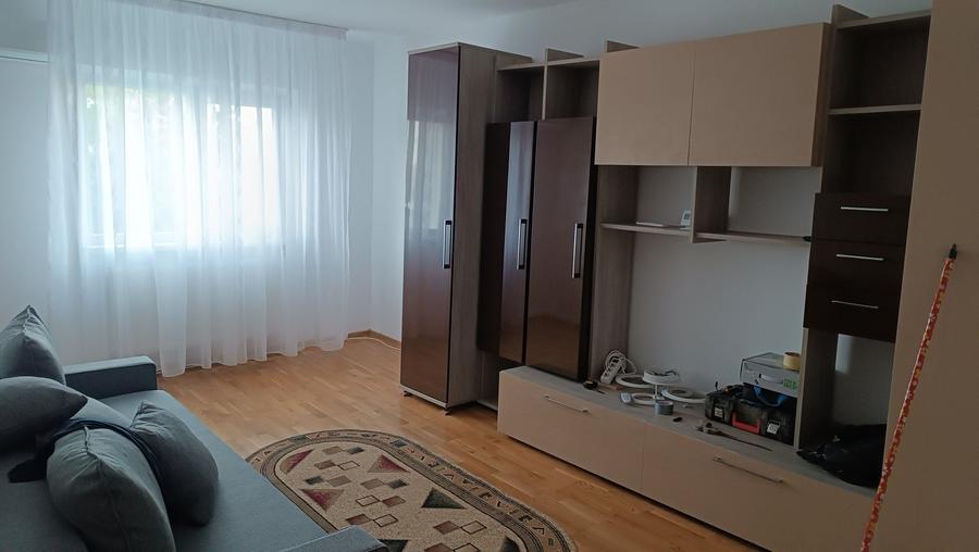 Apartament cu 2 camere decomandat în Broșteni