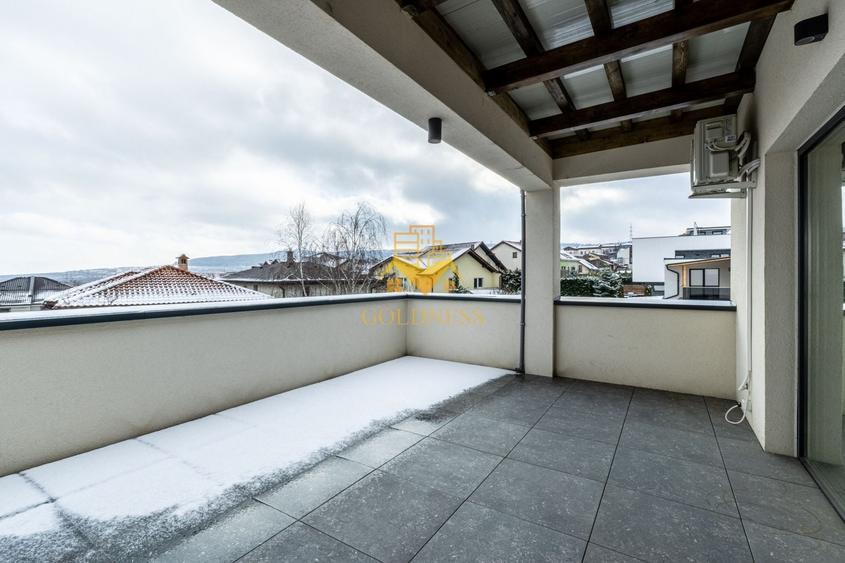 Duplex cu 6 camere cu Canalizare în Europa