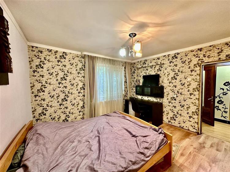 Casă cu 3 camere cu Teren 1395 Mp în Exterior Sud