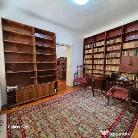 Apartament cu 3 camere semidecomandat în Armeneasca