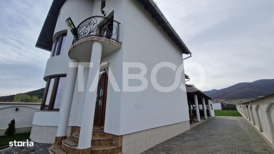 Casă cu 4 camere decomandat cu Teren 800 Mp în Gura Râului