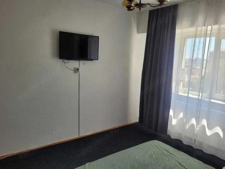 Apartament cu 4 camere decomandat în Est