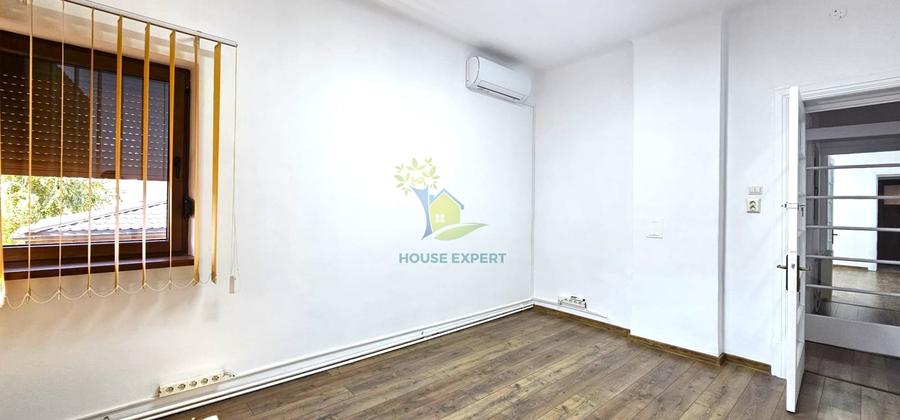Apartament cu 4 camere decomandat în P-ța Rosetti