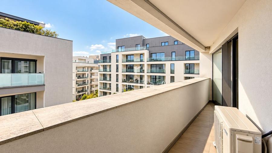 Apartament cu 2 camere semidecomandat, mobilat în Băneasa