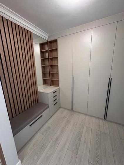 Apartament cu 3 camere semidecomandat, mobilat în Iris