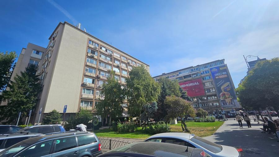 Apartament cu 3 camere în Calea Victoriei