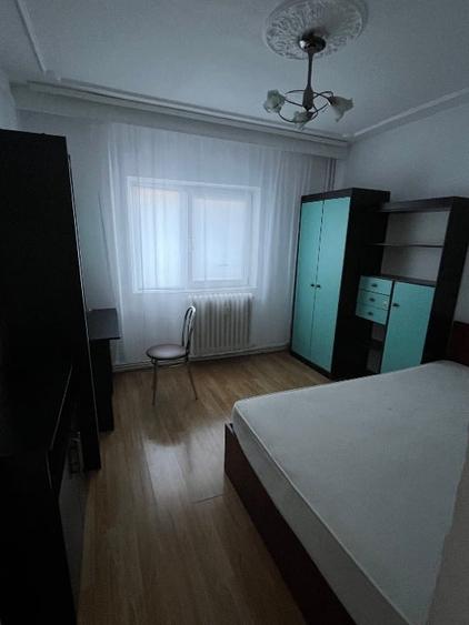 Apartament cu 3 camere decomandat în Gară
