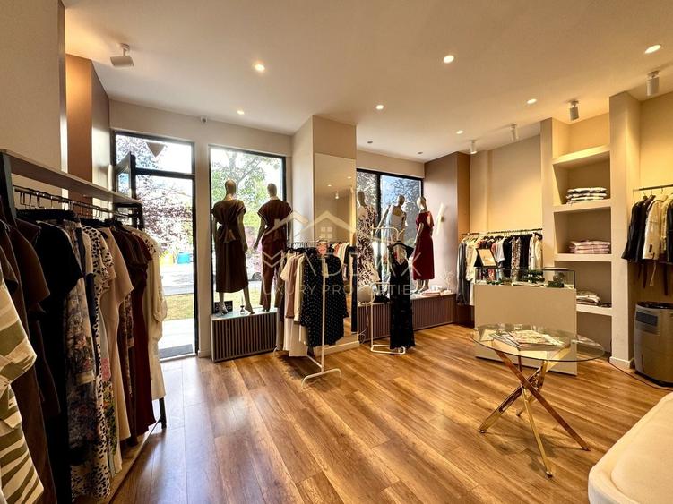 Spațiu comercial, de 217.66000366211 mp, în Domenii