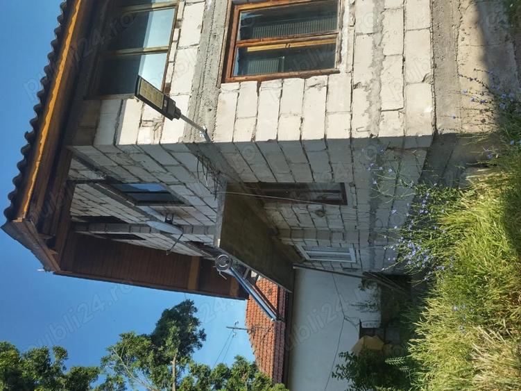 Casă cu 6 camere cu Teren 500 Mp în Almașu Sec