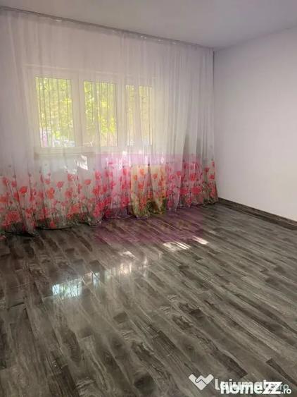 Apartament cu 4 camere decomandat în Vitan