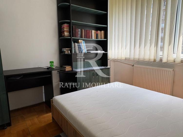 Apartament cu 3 camere decomandat, mobilat în Central