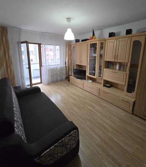 Apartament cu 3 camere decomandat, mobilat în Astra — fotografia 1