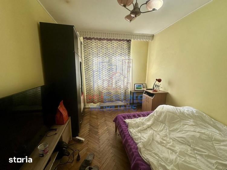 Apartament cu 4 camere decomandat în Galata