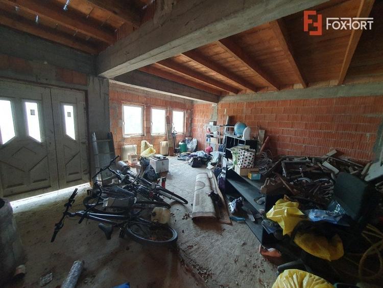 Duplex cu 6 camere cu Canalizare în Peciu Nou