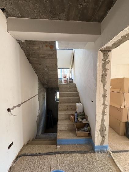 Casă cu 3 camere în Valea Adâncă
