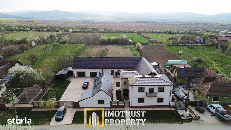 Casă cu 8 camere cu Teren 2599 Mp în Târnova