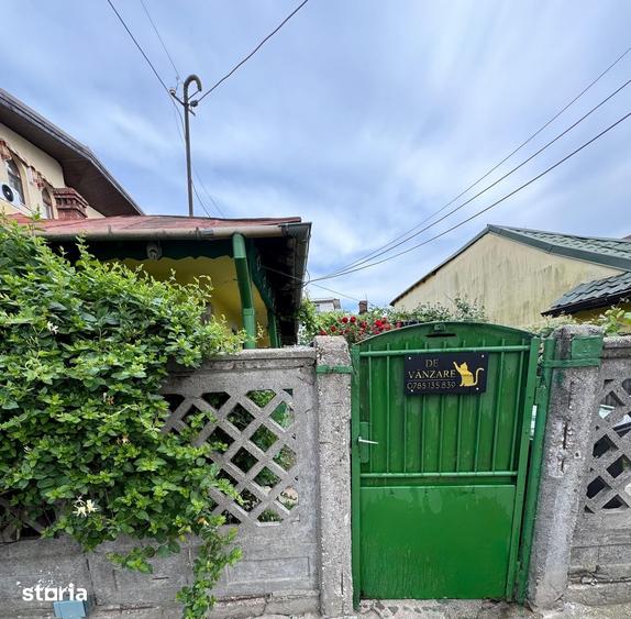 Casă cu 6 camere cu Teren 344 Mp în Văcăresti