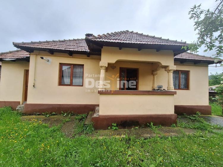 Casă individuală cu 4 camere cu Teren 1572 Mp în Dărmănești
