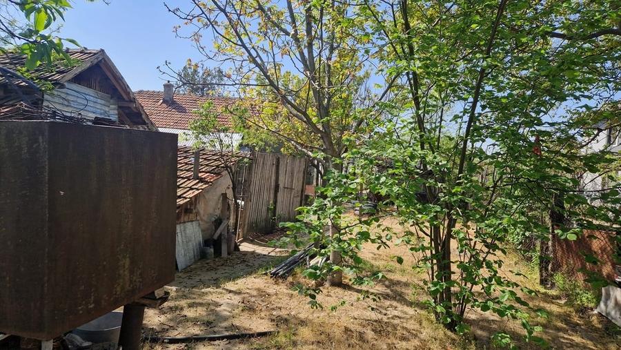 Casă cu 5 camere cu Teren 3937 Mp în Central