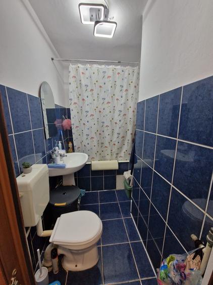 Apartament cu 3 camere decomandat în Uiești