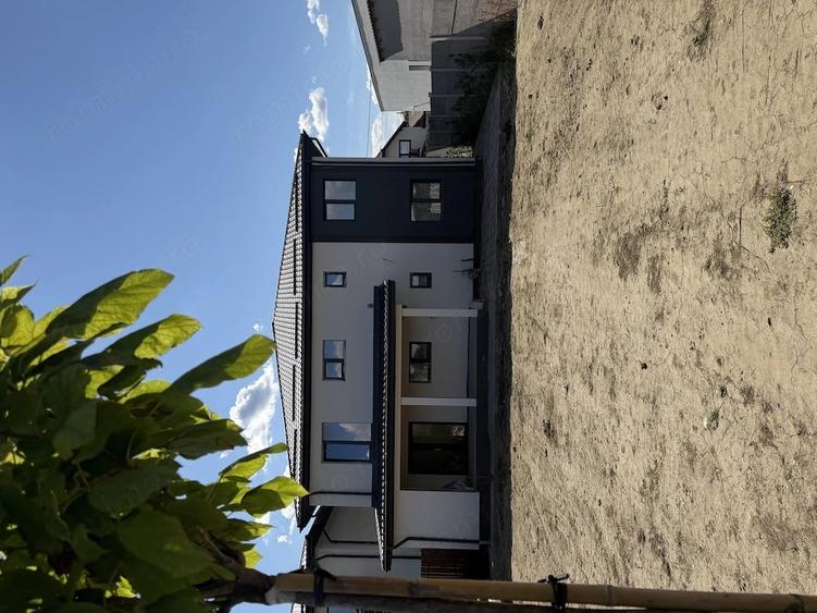 Casă cu 6 camere cu Teren 586 Mp în Slătioara