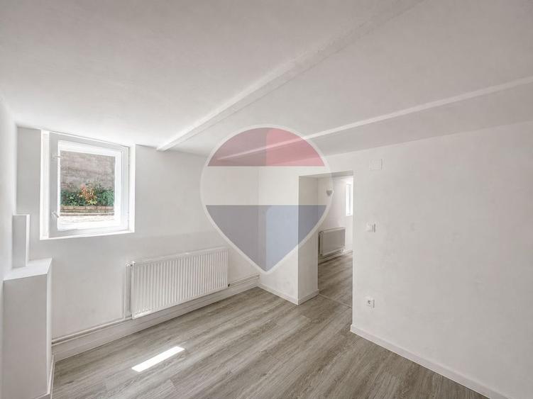 Casă individuală cu 3 camere cu Teren 305 Mp în Central