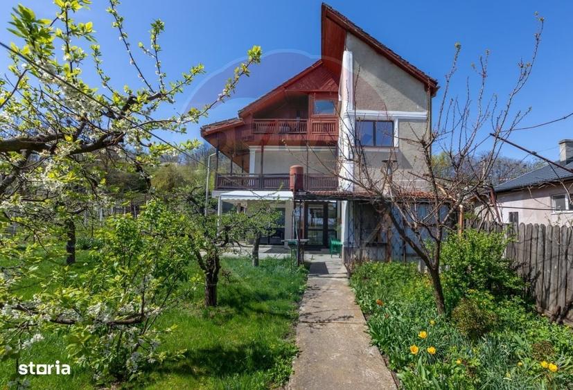 Casă cu 3 camere cu Teren 1251 Mp în Săucești