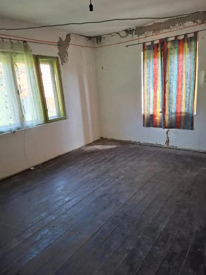 Casă cu 2 camere cu Teren 4700 Mp în Zorani