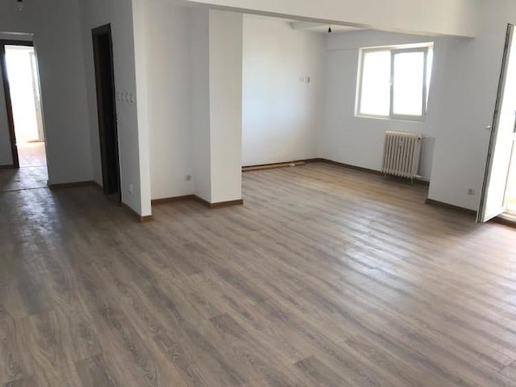 Apartament cu 4 camere decomandat în Pantelimon