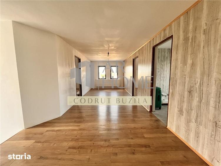 Casă cu 7 camere cu Teren 962 Mp în Mănești