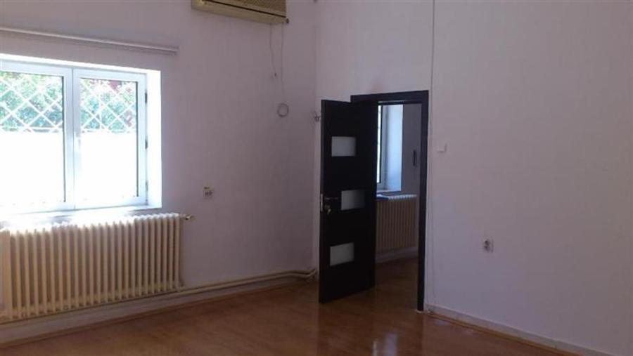Casă individuală cu 5 camere cu Canalizare în Vatra Luminoasă