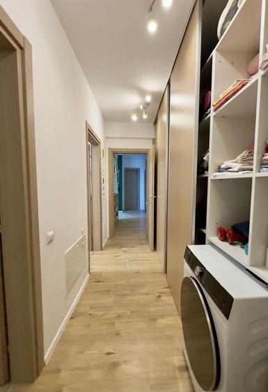 Apartament cu 3 camere semidecomandat, mobilat în Băneasa