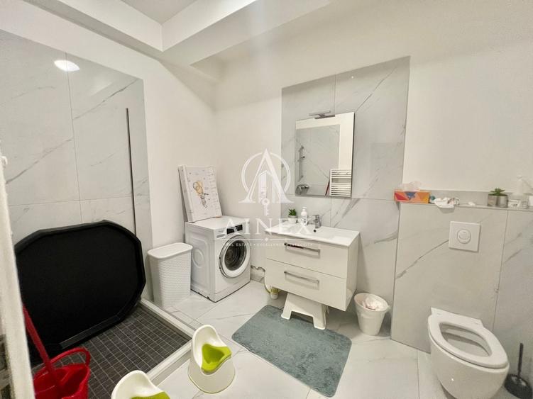 Casă individuală cu 8 camere cu Canalizare în Dumbrăvița