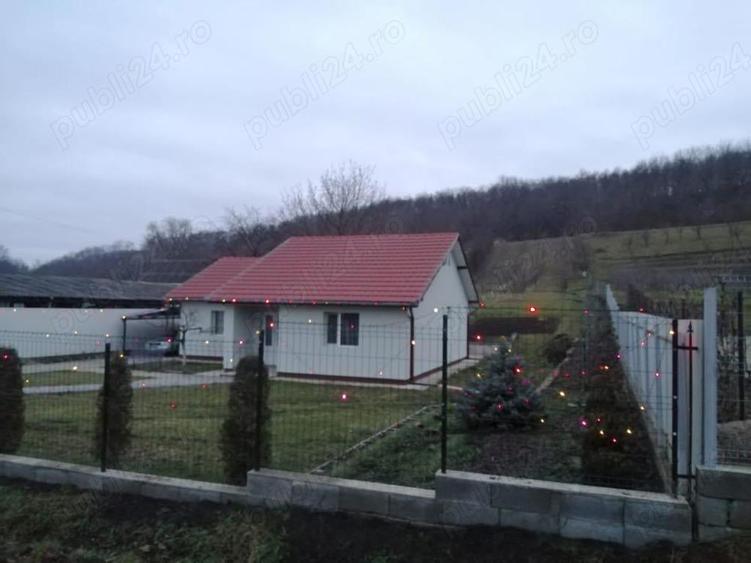 Casă cu 2 camere cu Teren 2984 Mp în Avrămești