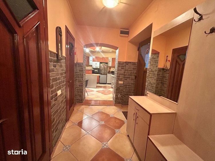 Apartament cu 4 camere, mobilat în Central