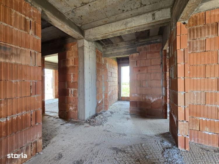 Casă cu 4 camere în Ostratu