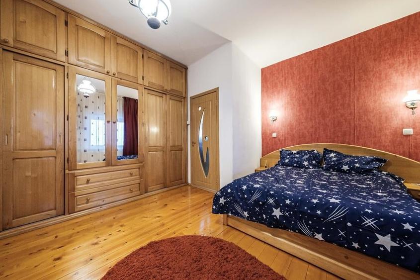Apartament cu 3 camere semidecomandat, mobilat în Central