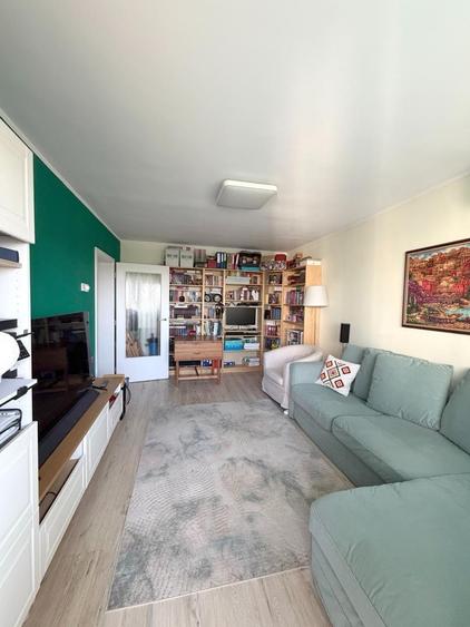 Apartament cu 3 camere decomandat în P-ța Muncii