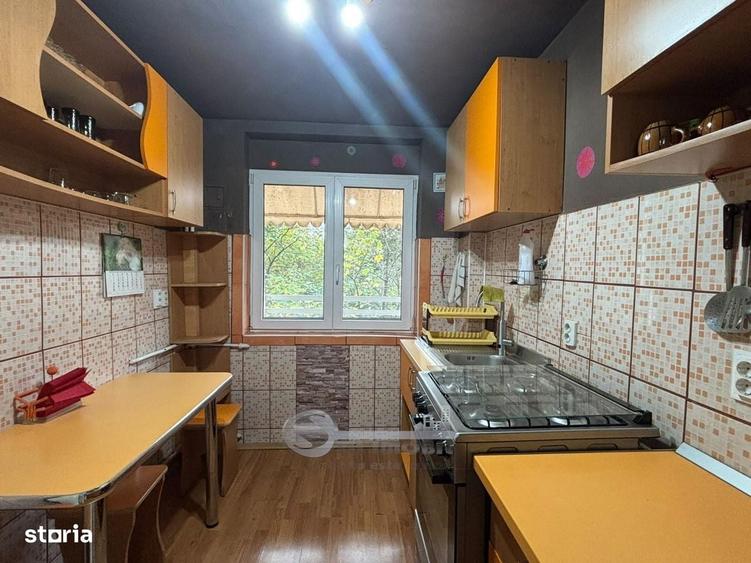 Apartament cu 3 camere semidecomandat în Sud