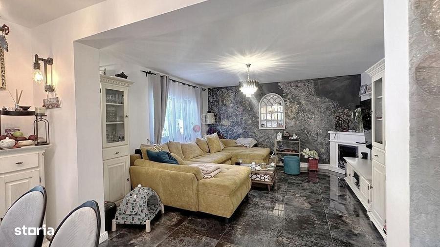 Casă cu 4 camere în Noua