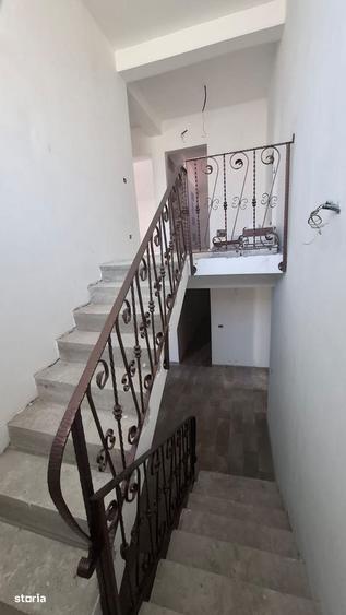 Casă cu 4 camere cu Teren 3960 Mp în Central