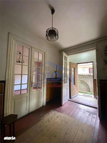 Apartament cu 3 camere semidecomandat în Decebal