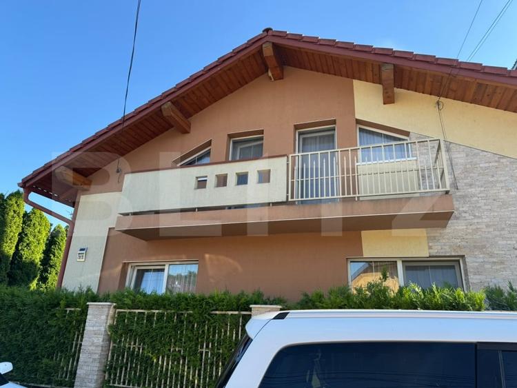 Casă individuală cu 6 camere cu Canalizare în Nord-Est